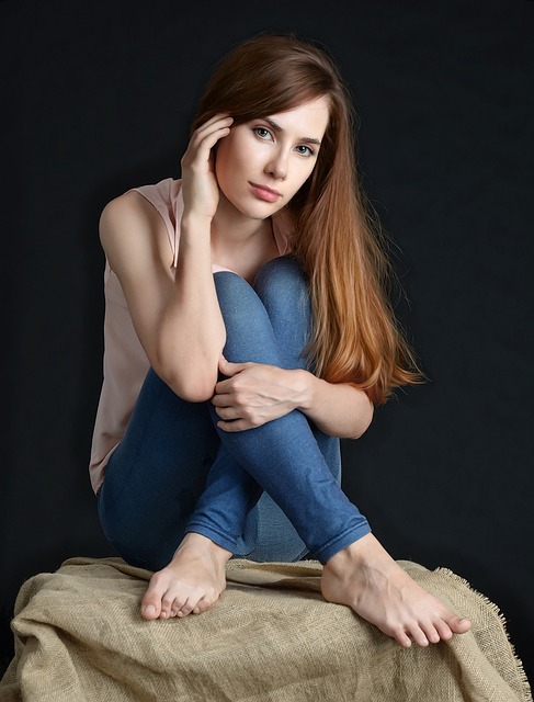 Obtiahnutý strih jeansov